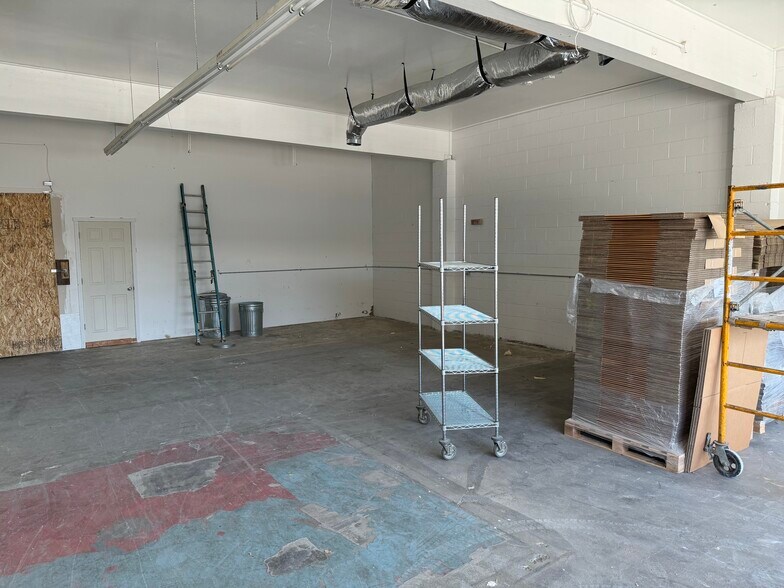 More Photos Of 1114 N 97th St, Seattle Showroom For Sale