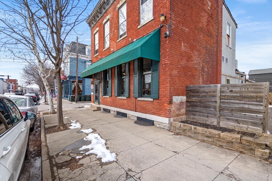 More Photos Of 115 E 9th St, Newport Restaurant For Sale