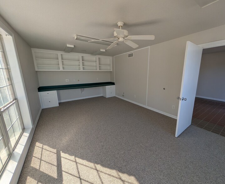 More Photos Of 365 Val Verde Rd, McGregor Office For Lease