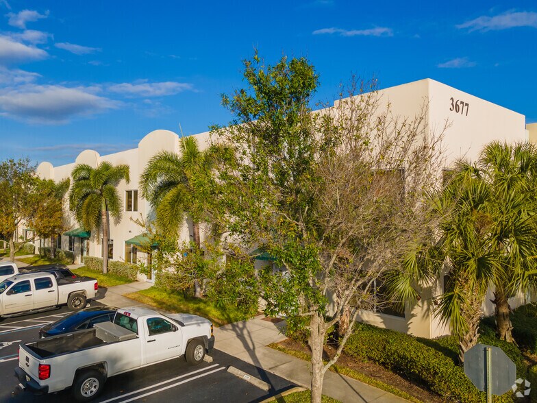 More Photos Of 3677 23rd Ave S, Lake Worth Warehouse For Lease