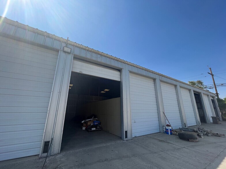 More Photos Of 1810 S Chester Ave, Bakersfield Service For Sale