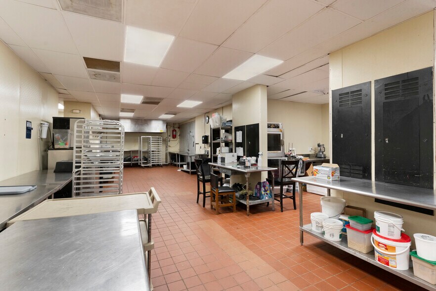 More Photos Of 7373 Comfort Inn Dr, Warrenton General Retail For Sale