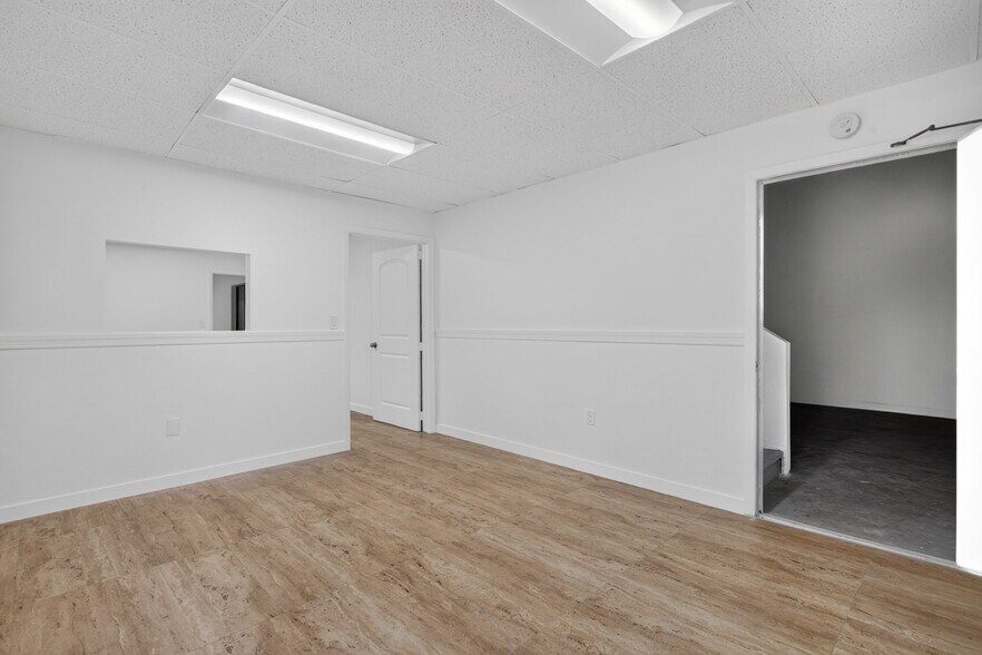 More Photos Of 4700-4712 NE 11th Ave, Oakland Park Warehouse For Lease