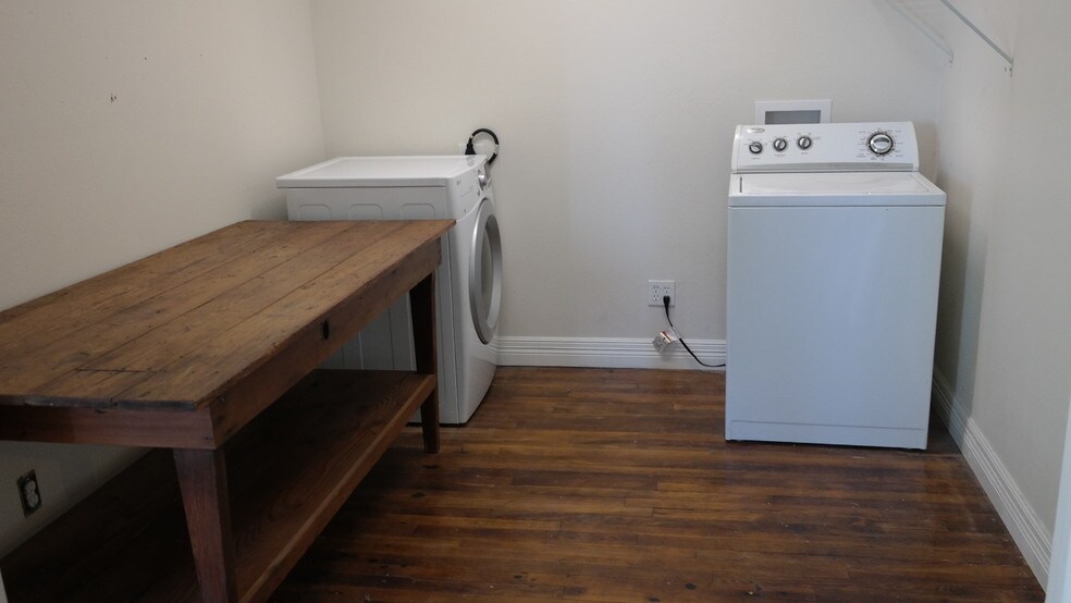 More Photos Of 1105 N Meyer Rd, Seabrook Office For Sale