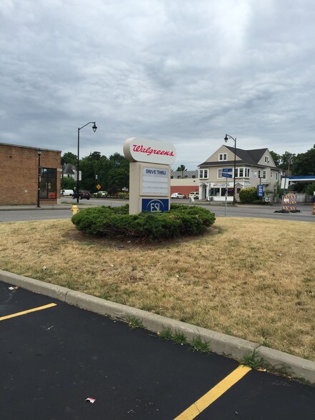 More Photos Of 1490 Lake Ave, Rochester Drugstore For Lease