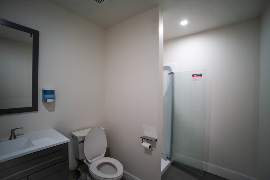 More Photos Of 1113 Del Paso Blvd, Sacramento Warehouse For Sale