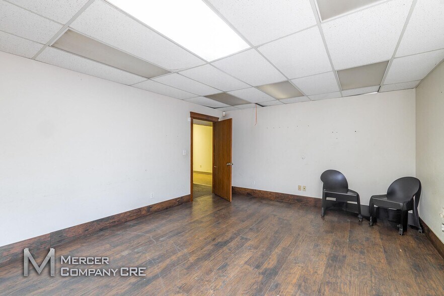 More Photos Of 900 N 4th St, Guthrie Manufacturing For Sale