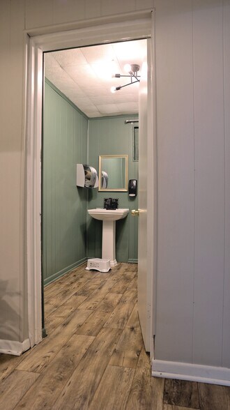 More Photos Of 301 Bolling St, Radford Religious Facility For Sale