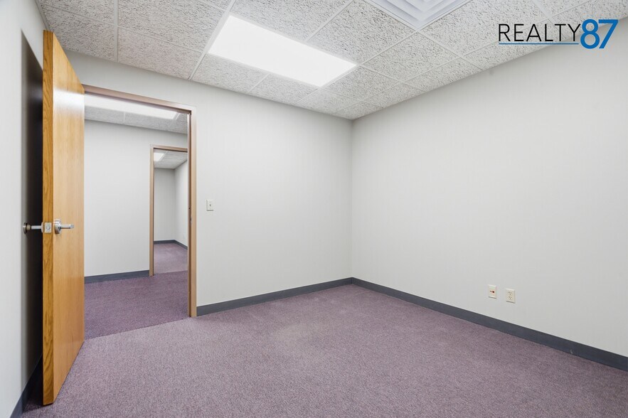 More Photos Of 3100 E Ave NW, Cedar Rapids Office For Lease