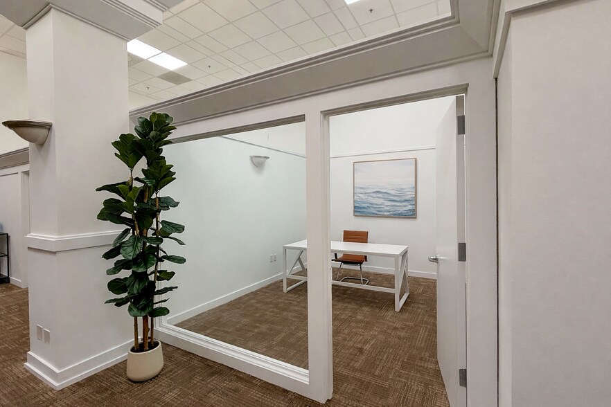 More Photos Of 104 N Main St, Gainesville Office For Lease