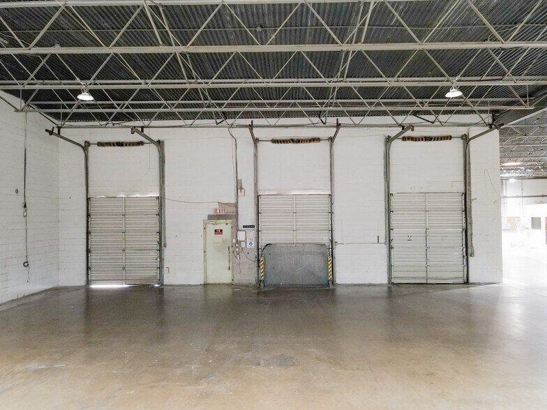 More Photos Of 1241-1243 Majesty Dr, Dallas Warehouse For Lease