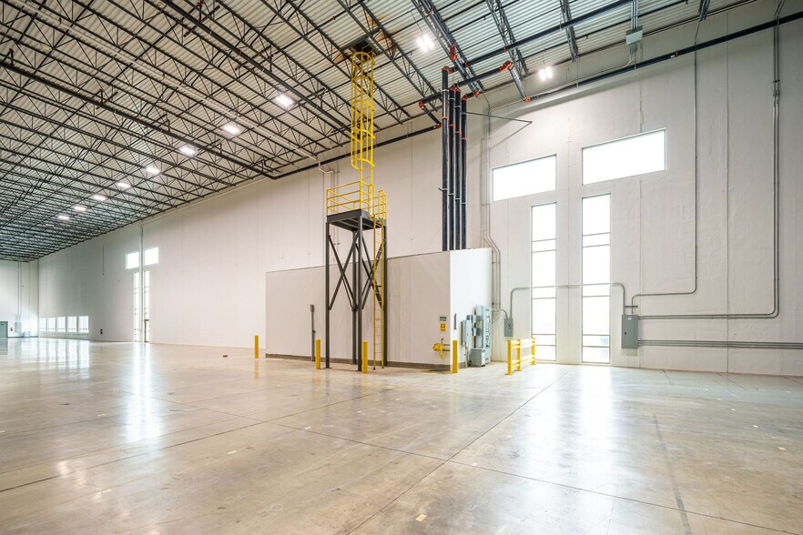 More Photos Of 5415 Centerpoint Pky, Groveport Distribution For Lease