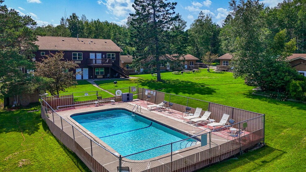More Photos Of 9000 Congdon Blvd, Duluth Hotel For Sale