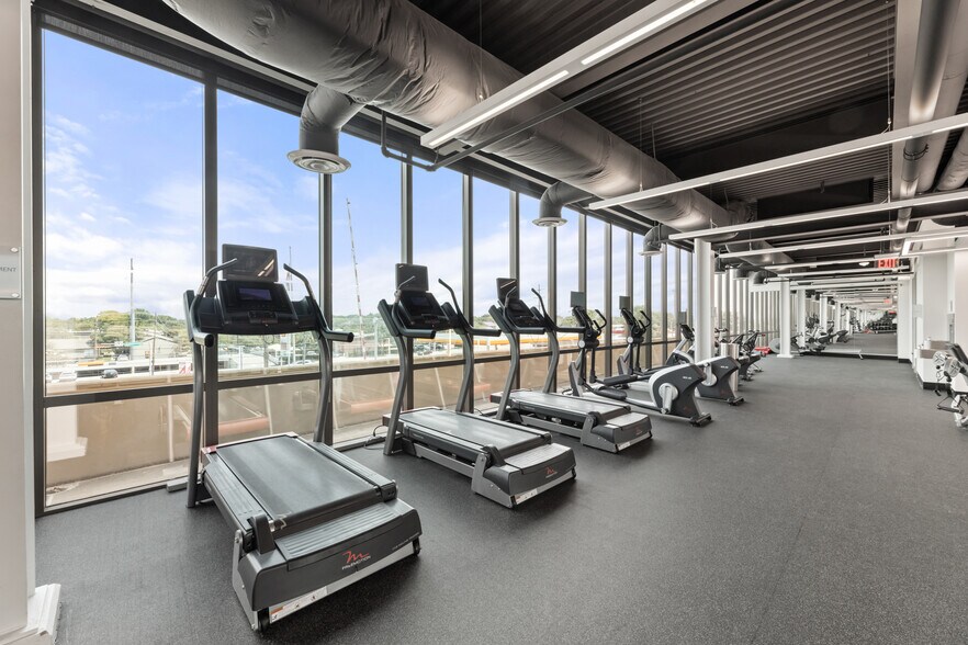 More Photos Of 8350 N Central Expy, Dallas Office For Sale