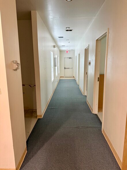 More Photos Of 2410 S Main St, Lindale Office For Sale