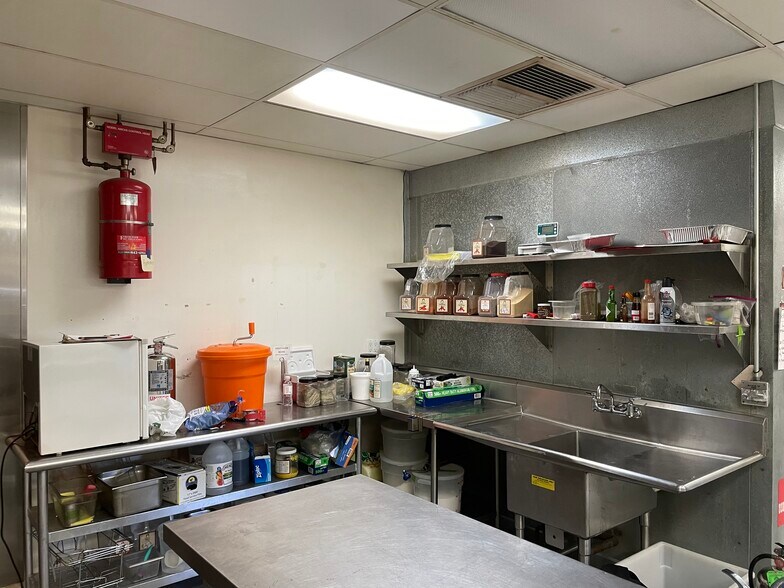 More Photos Of 3845 Jasmine Ave, Culver City Storefront Retail Residential For Lease