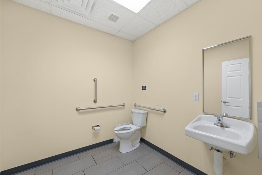 More Photos Of 160 Bethlehem Pike, Colmar Freestanding For Lease