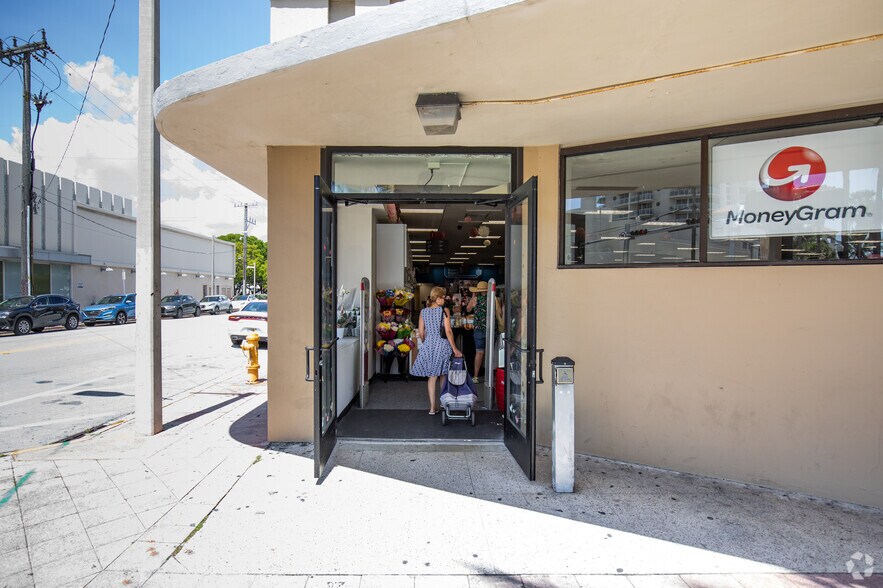 More Photos Of 7410 Collins Ave, Miami Storefront For Lease