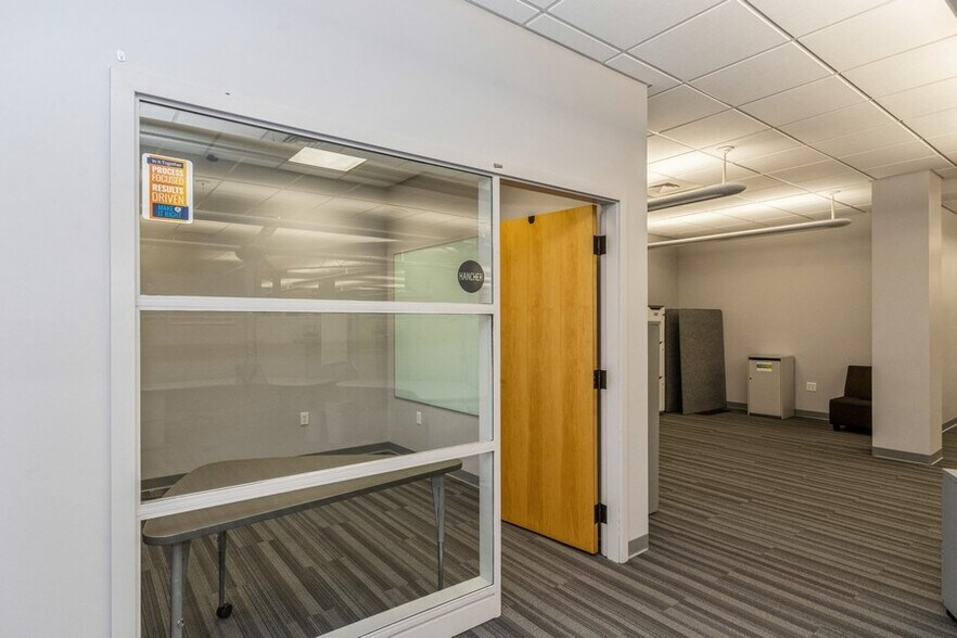 More Photos Of 2834 Northgate Dr, Iowa City Office For Lease