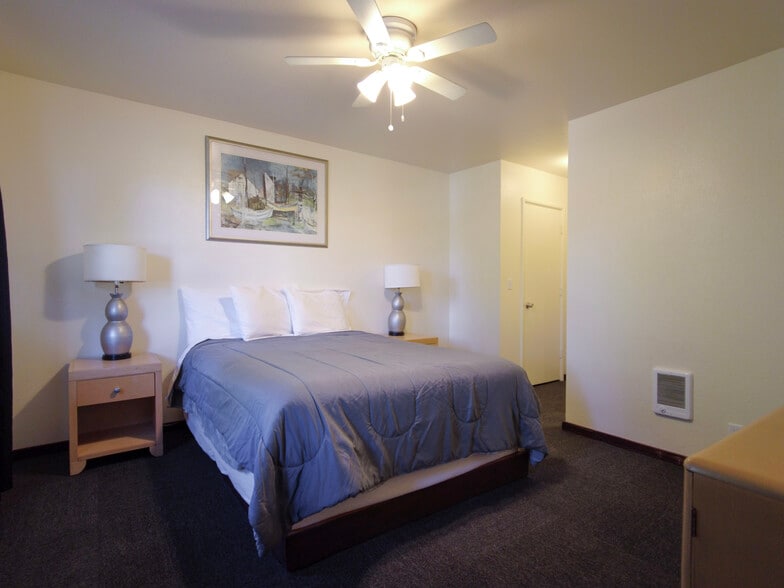 More Photos Of 4253 Highway 101 N, Gearhart Hotel For Sale