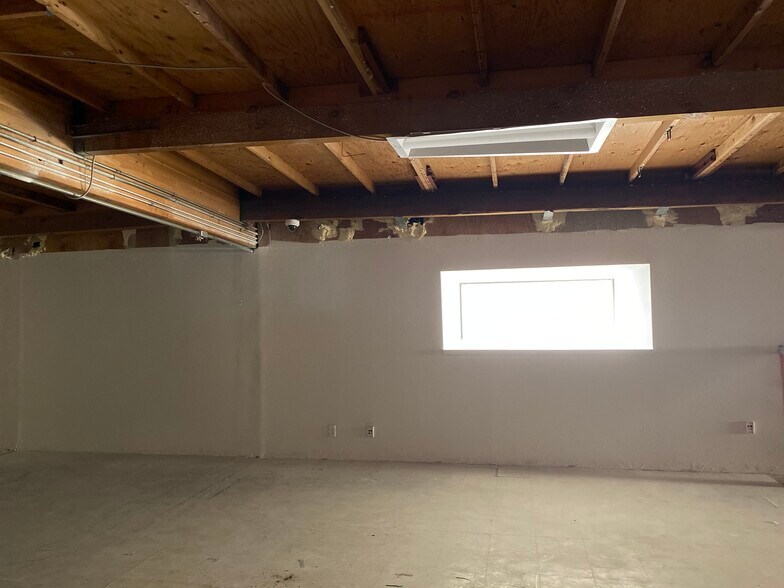 21333 Deering Ct, Canoga Park, CA 91304 Industrial For Lease