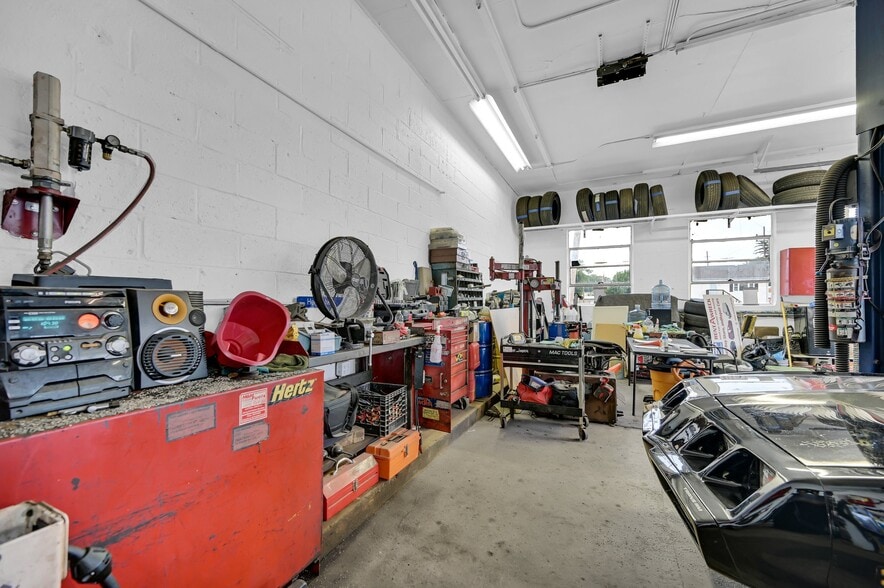 More Photos Of 33 N Morris St, Dover Auto Repair For Sale