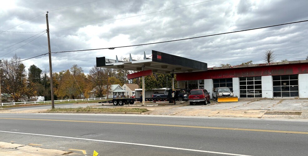 More Photos Of 1001 E Main St, Waynesboro Auto Repair For Sale