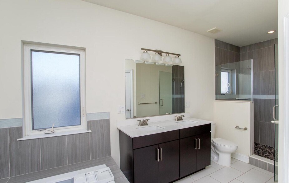 More Photos Of 1860 Frankford Ave, Philadelphia Storefront Retail Residential For Sale