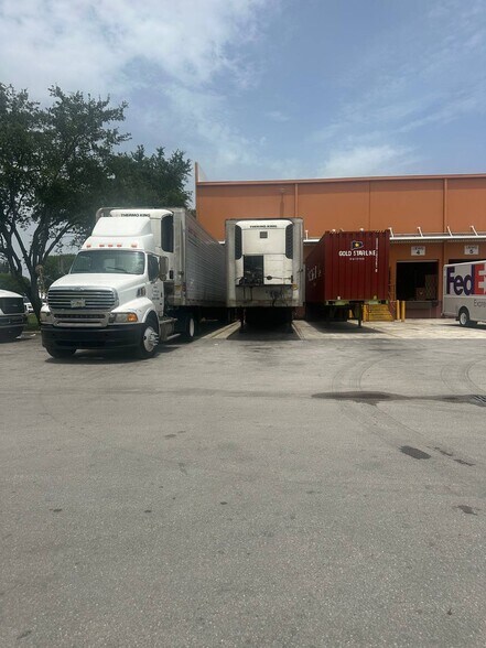 More Photos Of 9601-9667 NW 33rd St, Miami Service For Lease