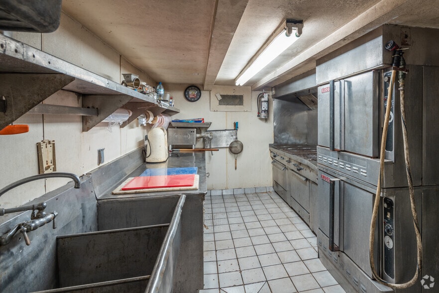 More Photos Of 6071 S Archer Ave, Chicago Restaurant For Sale