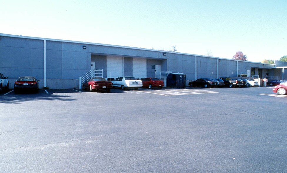 More Photos Of 3587 Parkway Ln, Peachtree Corners Light Distribution For Lease