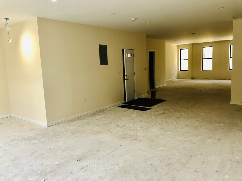 More Photos Of 5586 Broadway, Bronx Storefront Retail Residential For Lease