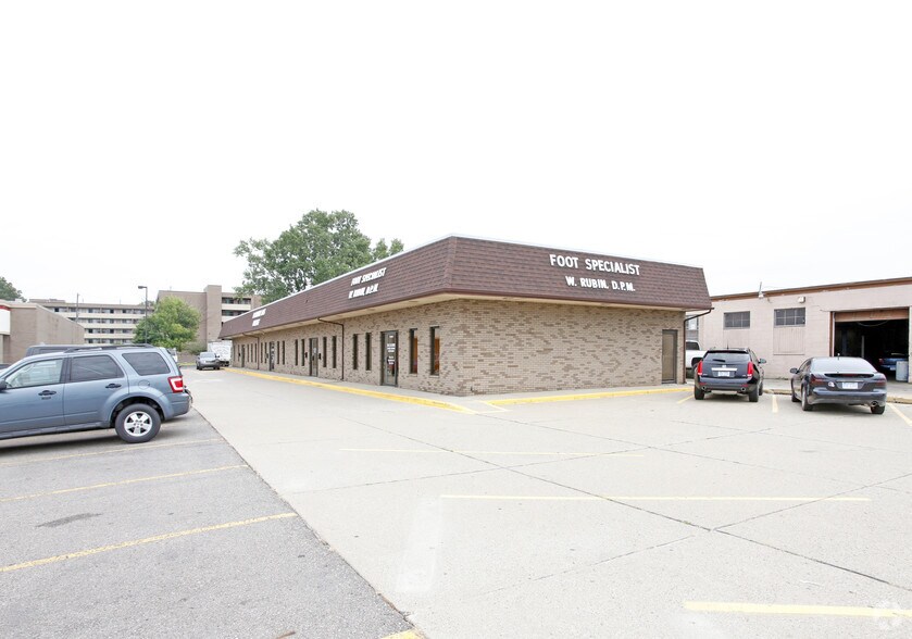 More Photos Of 31040-31046 Utica Rd, Fraser Office Residential For Lease