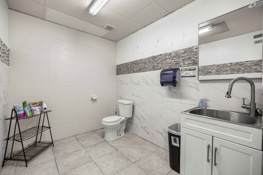 More Photos Of 2926 NE Jacksonville Rd, Ocala Freestanding For Sale