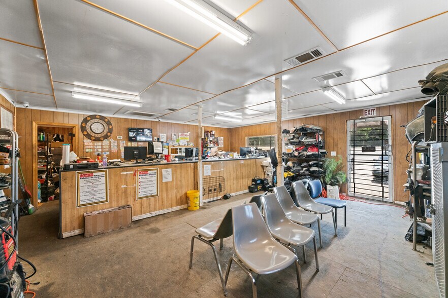 More Photos Of 10466 Central Expy, Dallas Auto Salvage Facility For Sale