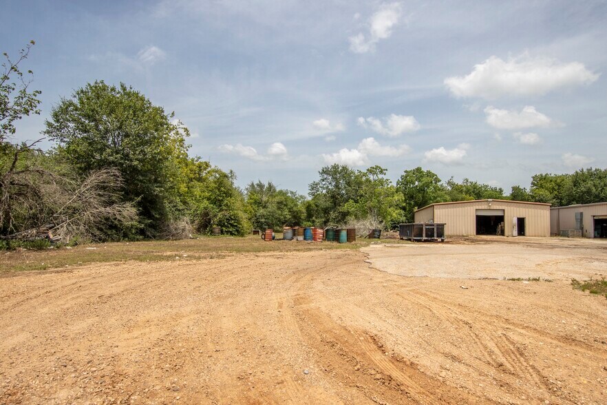 More Photos Of 2060 Highway 90 W, Sealy Manufacturing For Sale