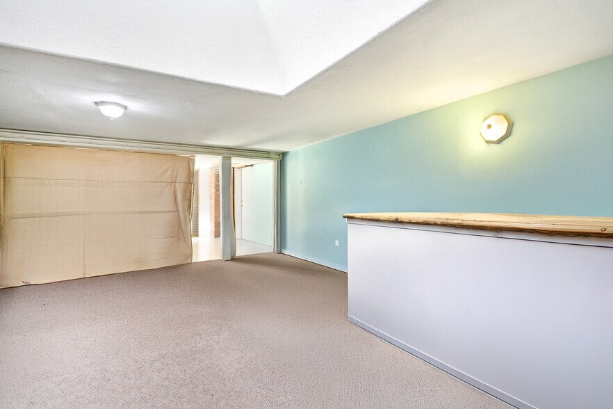 More Photos Of 657 E Main St, Cottage Grove Restaurant For Sale