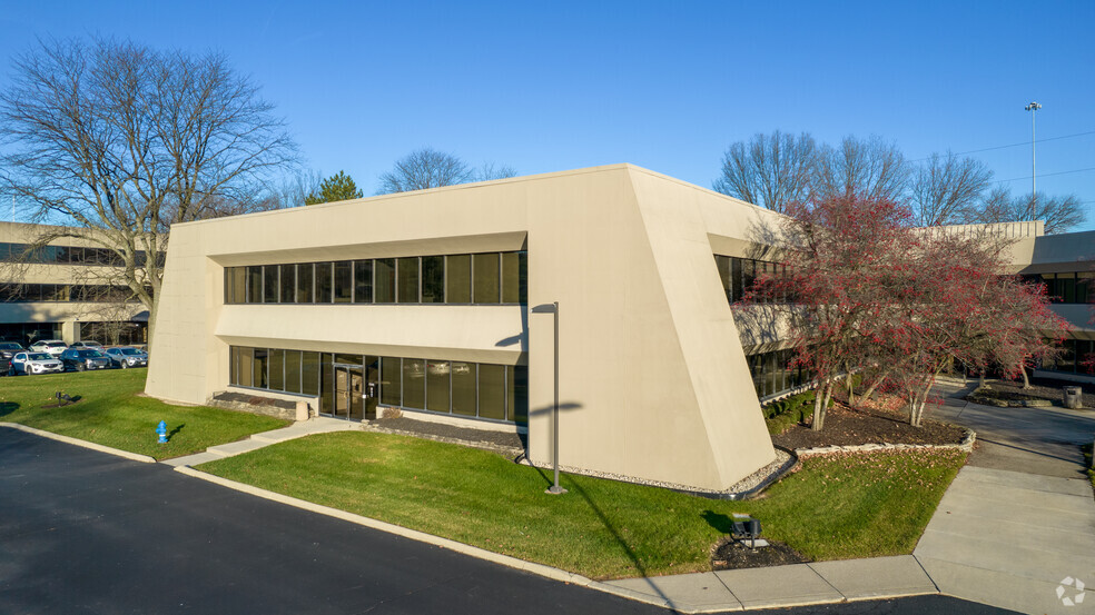 Primary Photo Of 250 E Wilson Bridge Rd, Worthington Office For Lease