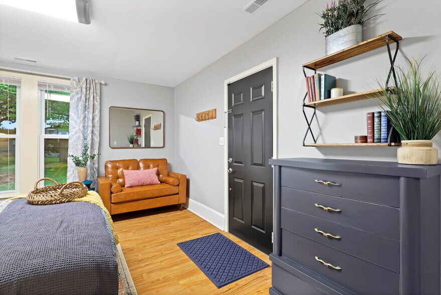 More Photos Of 100 S Railroad Ave, Damascus Apartments For Sale