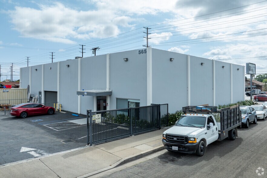 More Photos Of 565 N Tustin St, Orange Freestanding For Sale