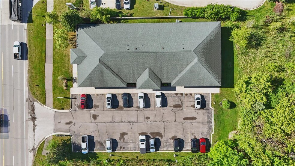 More Photos Of 2545 N Opdyke Rd, Auburn Hills Medical For Sale