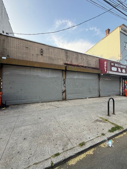 Primary Photo Of 201-205 Broad St, Staten Island Storefront For Lease