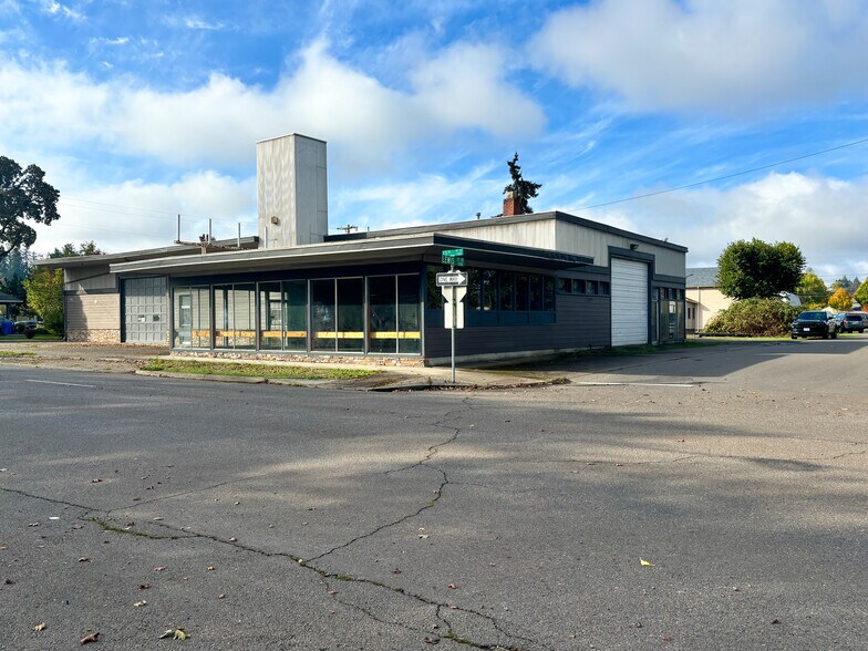 Primary Photo Of 1515 13th St SE, Salem Flex For Sale