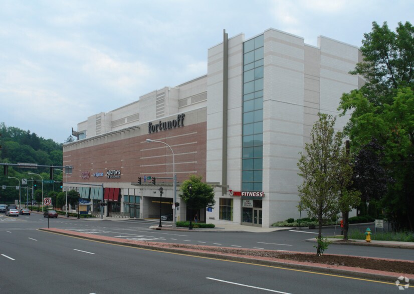 More Photos Of 100 Bloomingdale Rd, White Plains Freestanding For Lease