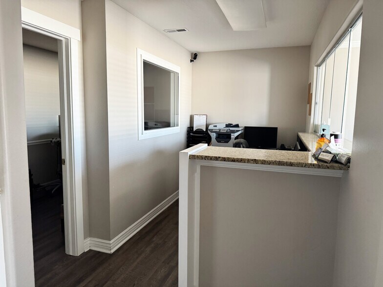 More Photos Of 845 N State St, Orem Office For Lease