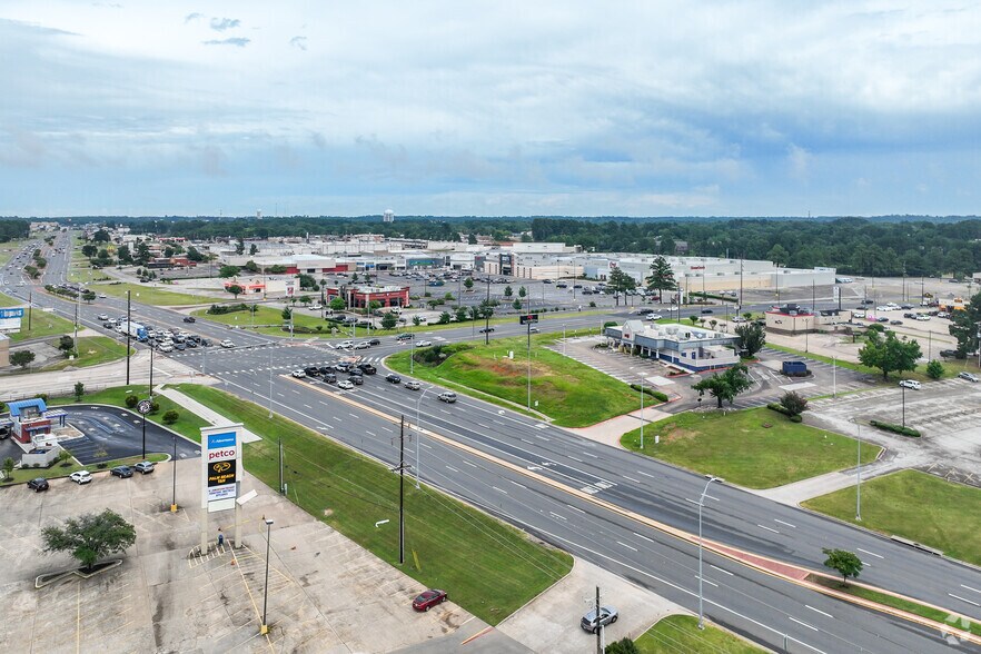 More Photos Of 3515 Mccann Rd, Longview Restaurant For Lease