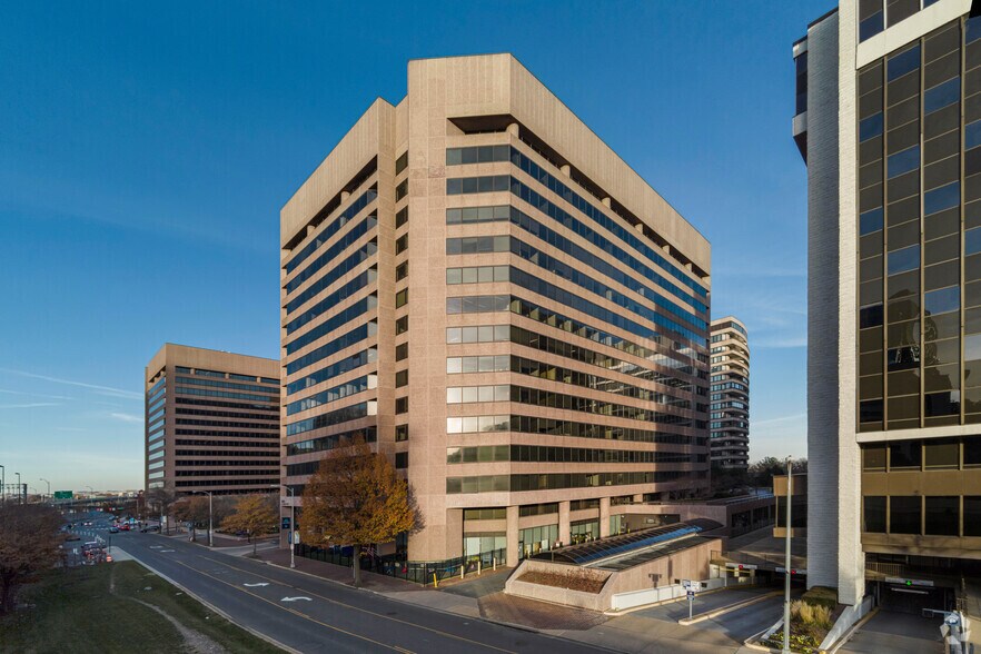 More Photos Of 1235 S Clark St, Arlington Office For Lease
