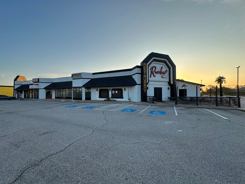 More Photos Of 5920 Highway 6 N, Houston General Retail For Sale