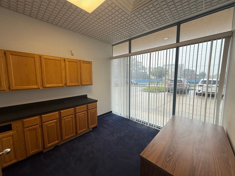 More Photos Of 215 W Donegan Ave, Kissimmee Industrial For Lease