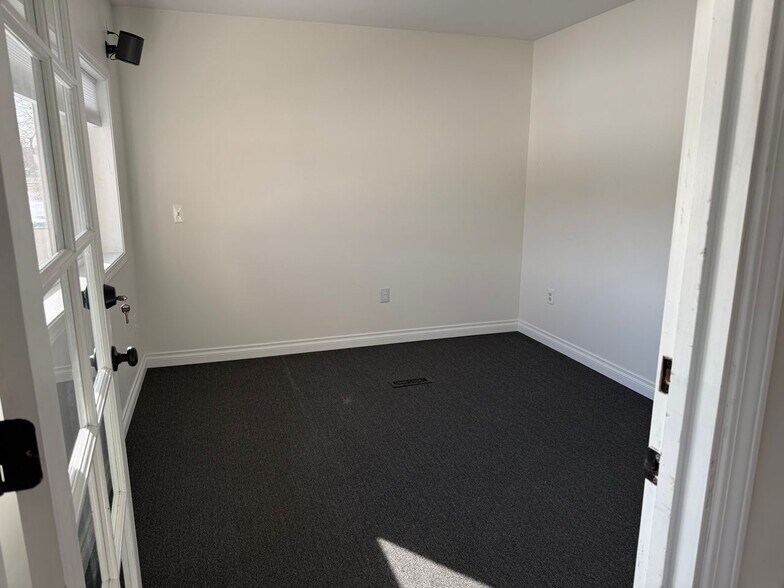 More Photos Of 8864 Whitmore Lake Rd, Brighton Office Residential For Lease